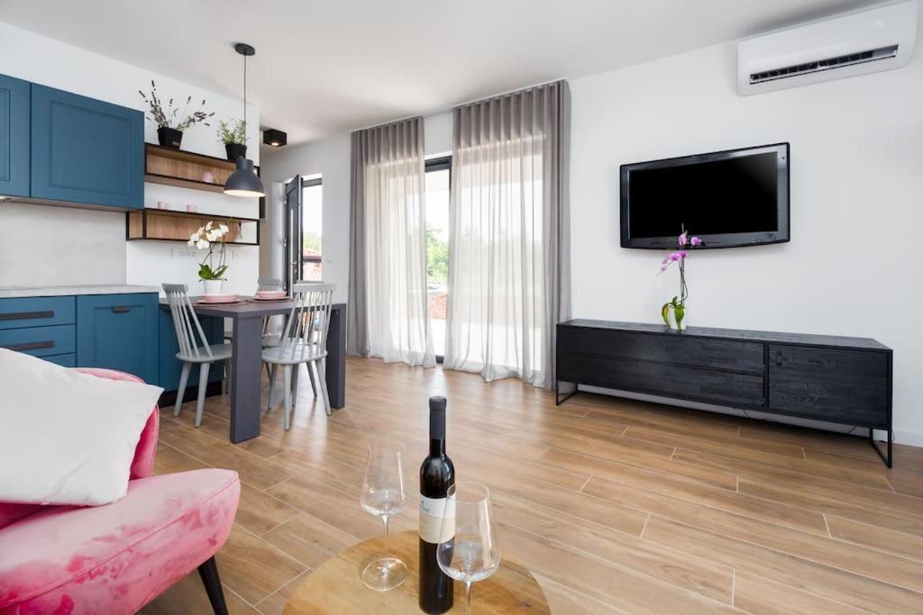 Marcante - Designer, Romantic Pool View Suite Poreč Dış mekan fotoğraf